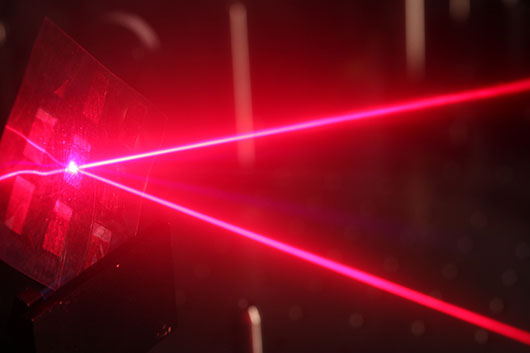 A laser being used to understand why plastic solar cells are efficient (photo credit: Dimali Amarasinghe and Gordon Hedley).