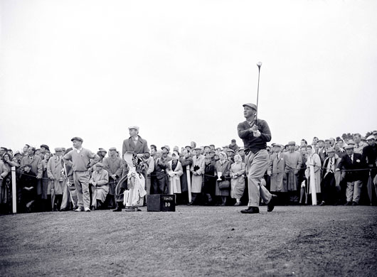 Arnold Palmer on the 10th tee with caddie Tip Anderson at the 1960 Open Championship in St Andrews. (Courtesy of the University of St Andrews Library, George M. Cowie Collection, GMC_7_35_12)