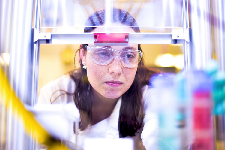female-researcher-at-work-in-a -lab-750x500