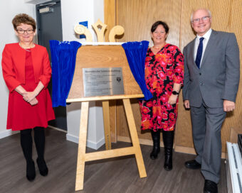 BMS plaque unveiling (from left) Professor Dame Sally Mapstone, Professor Lesley Yellowlees and Sir Mike Ferguson