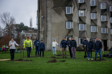 Staff and students plant Sakura trees at Andrew Melville Hall